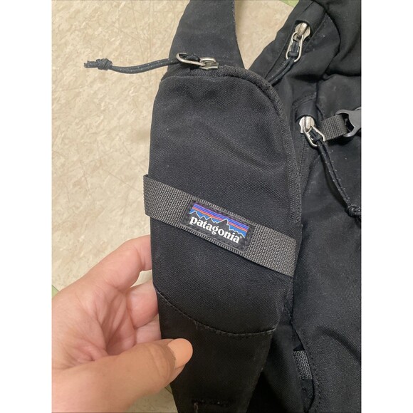 Patagonia Hiking Outdoor Bag Atom Sling 8L, Black, One Size Crossbody Black - Picture 4 of 11